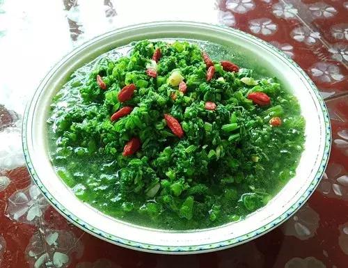 菜農(nóng)種植無需噴農(nóng)藥的蔬菜，不僅栽培簡(jiǎn)單、而且效益高